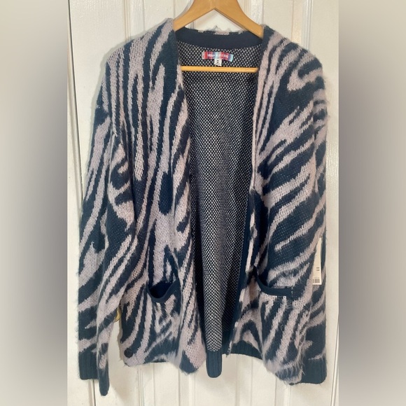Urban Outfitters Cardigan Sweater Medium Fuzzy Animal Print NWT New Lagenlook - Picture 11 of 12